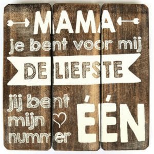 Tekstbord: “Mama jij bent voor mij de liefste jij bent mijn nummer één”